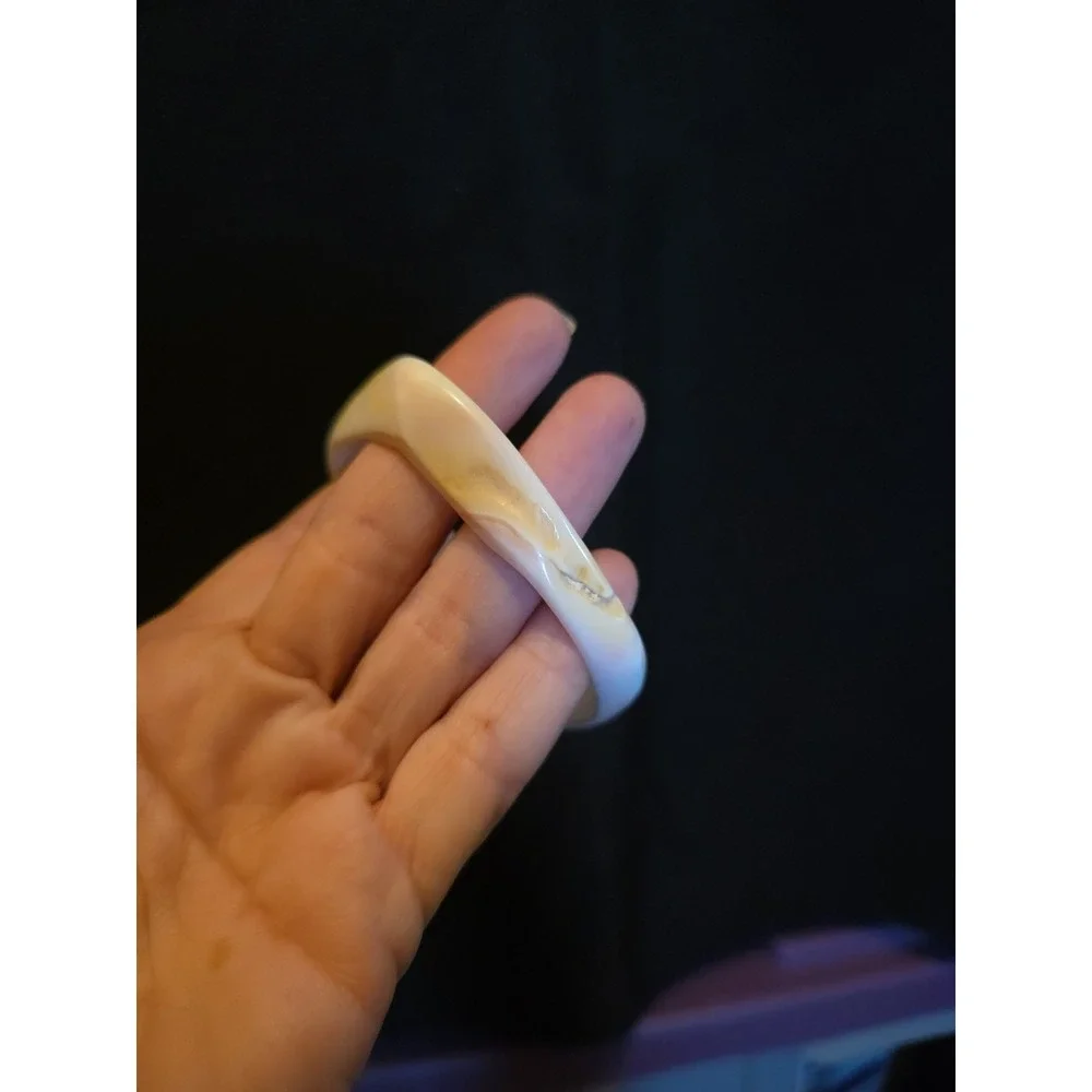 VINTAGE BLUSH PINK CONCH PEARL SHELL CARVED ASYMMETRICAL BANGLE BRACELET UNIQUE